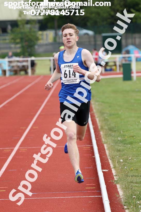 Mens under-20s 1500 metres, North Eastern Track and Fields Champs., Middlesbrough. Photo: David T. Hewitson/Sports for All Pics